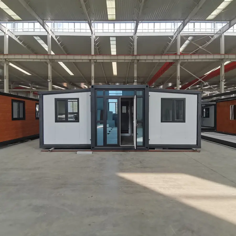 Family-Friendly Expandable Container House (2).jpg