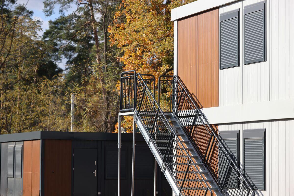 2storey house2.jpg