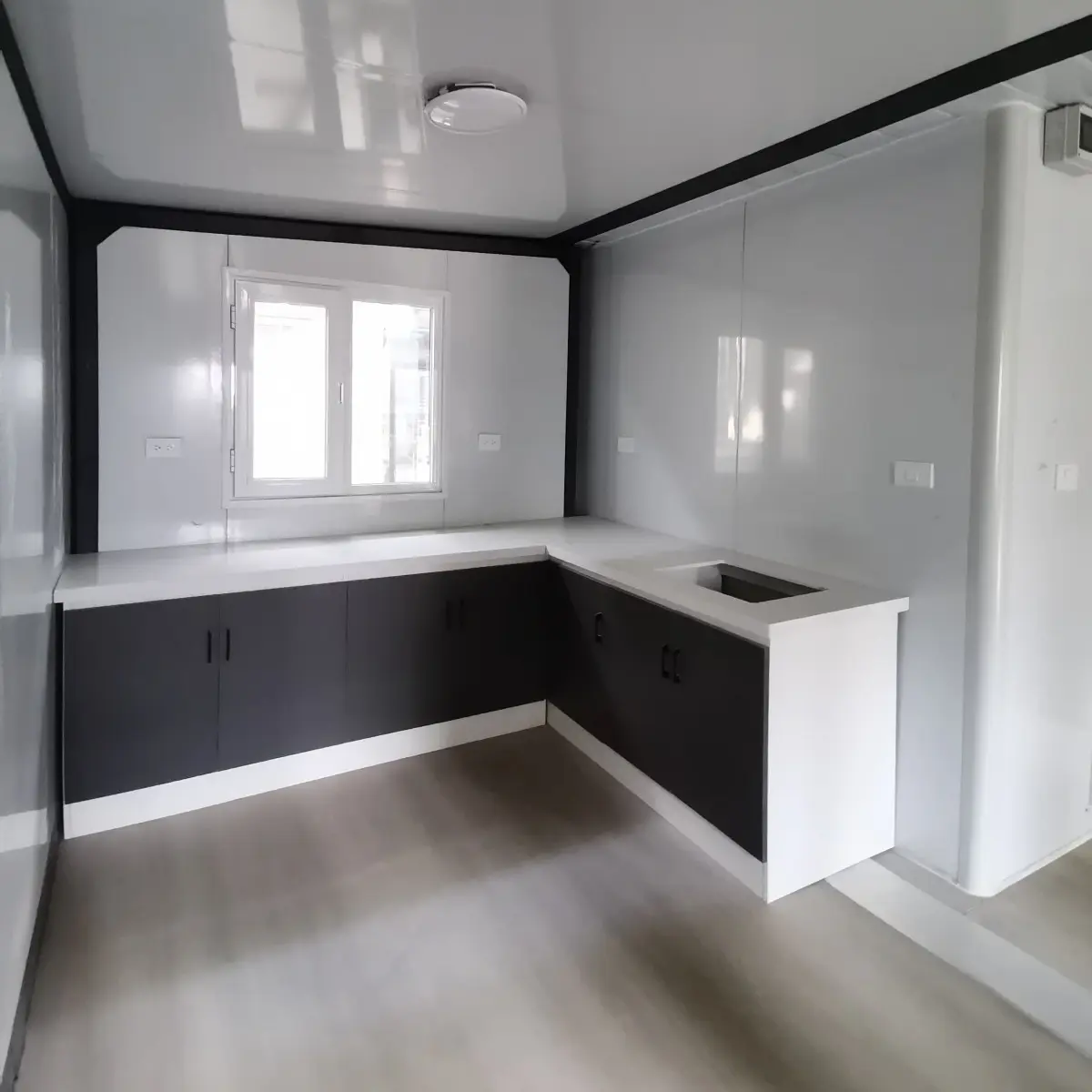 Family-Friendly Expandable Container House (14).jpg