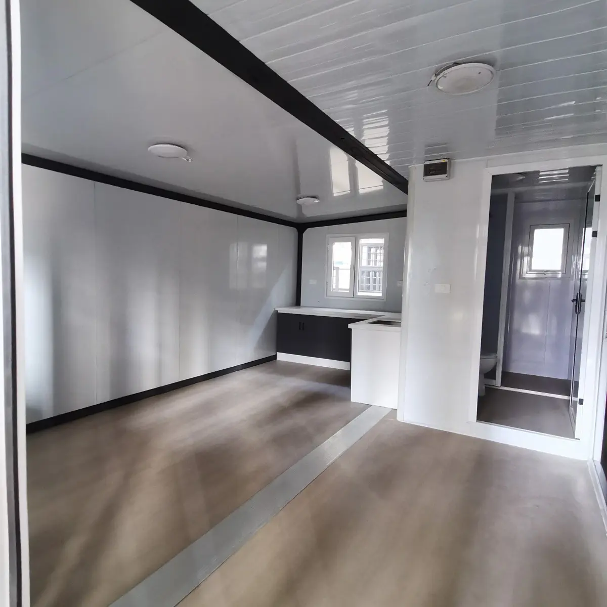 Family-Friendly Expandable Container House (11).jpg
